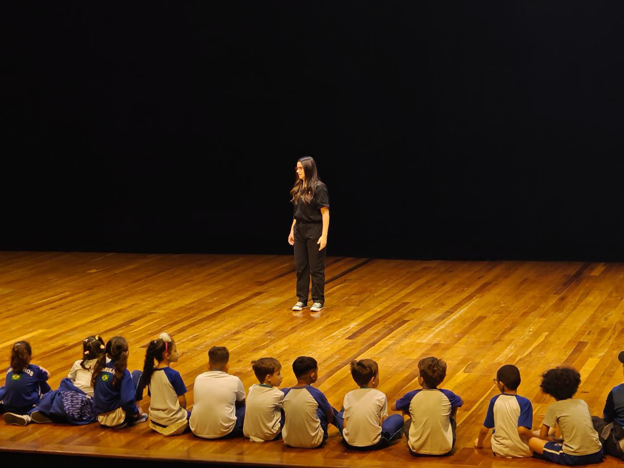 Alunos da rede municipal vivem dia de artistas no Adamastor