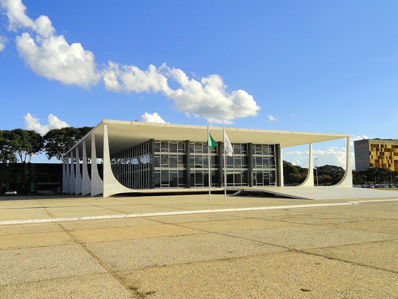 Balanço federal injeta bilhões no Bolsa Família e mexe com o cofre da União