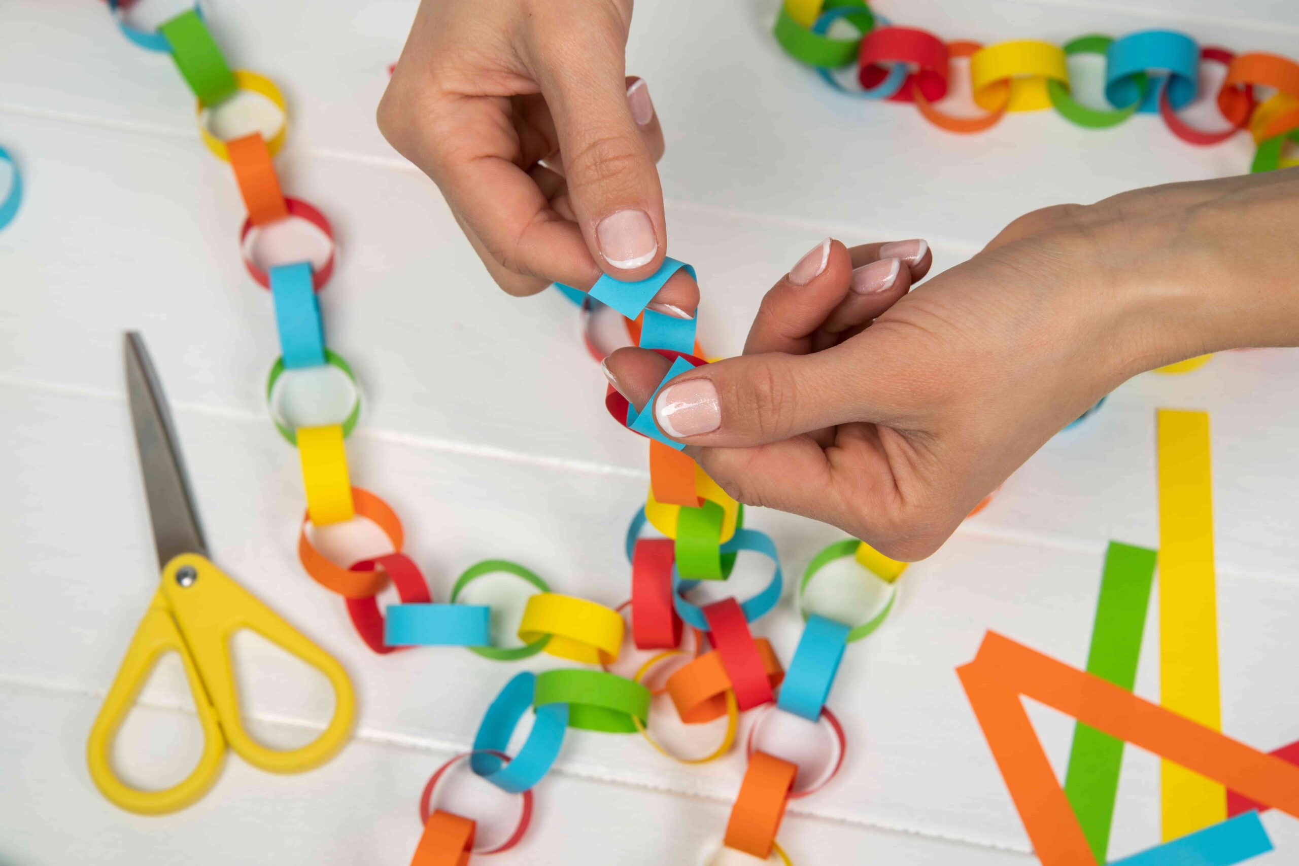 Biblioteca Gracinda dos Anjos tem oficina de quilling para crianças