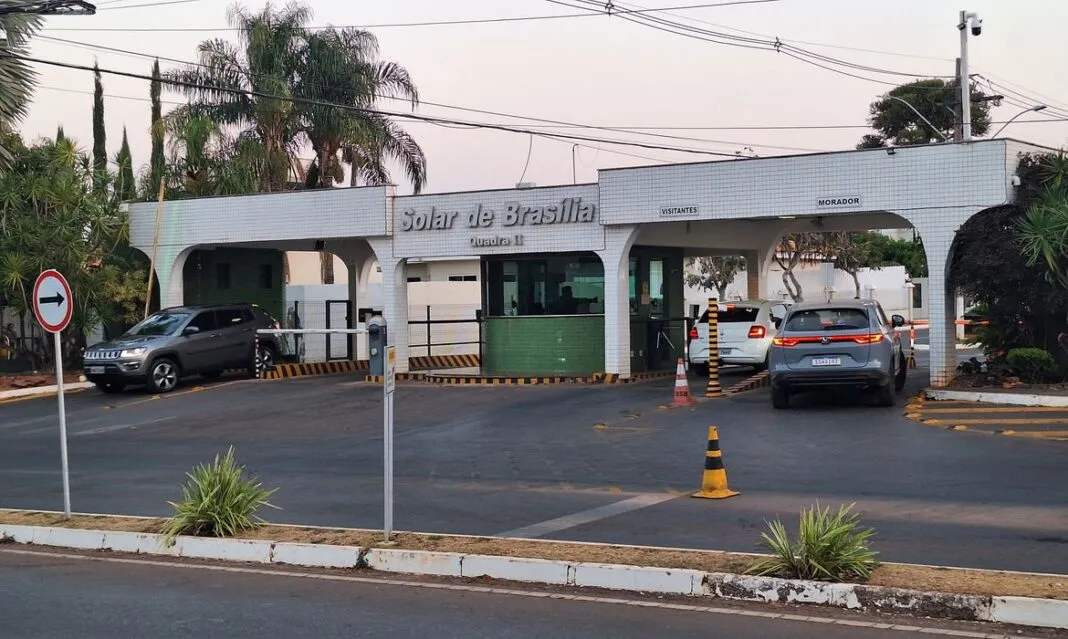 Bolsonaro cumpre prisão domiciliar e está proibido de receber visitas até 17 de agosto