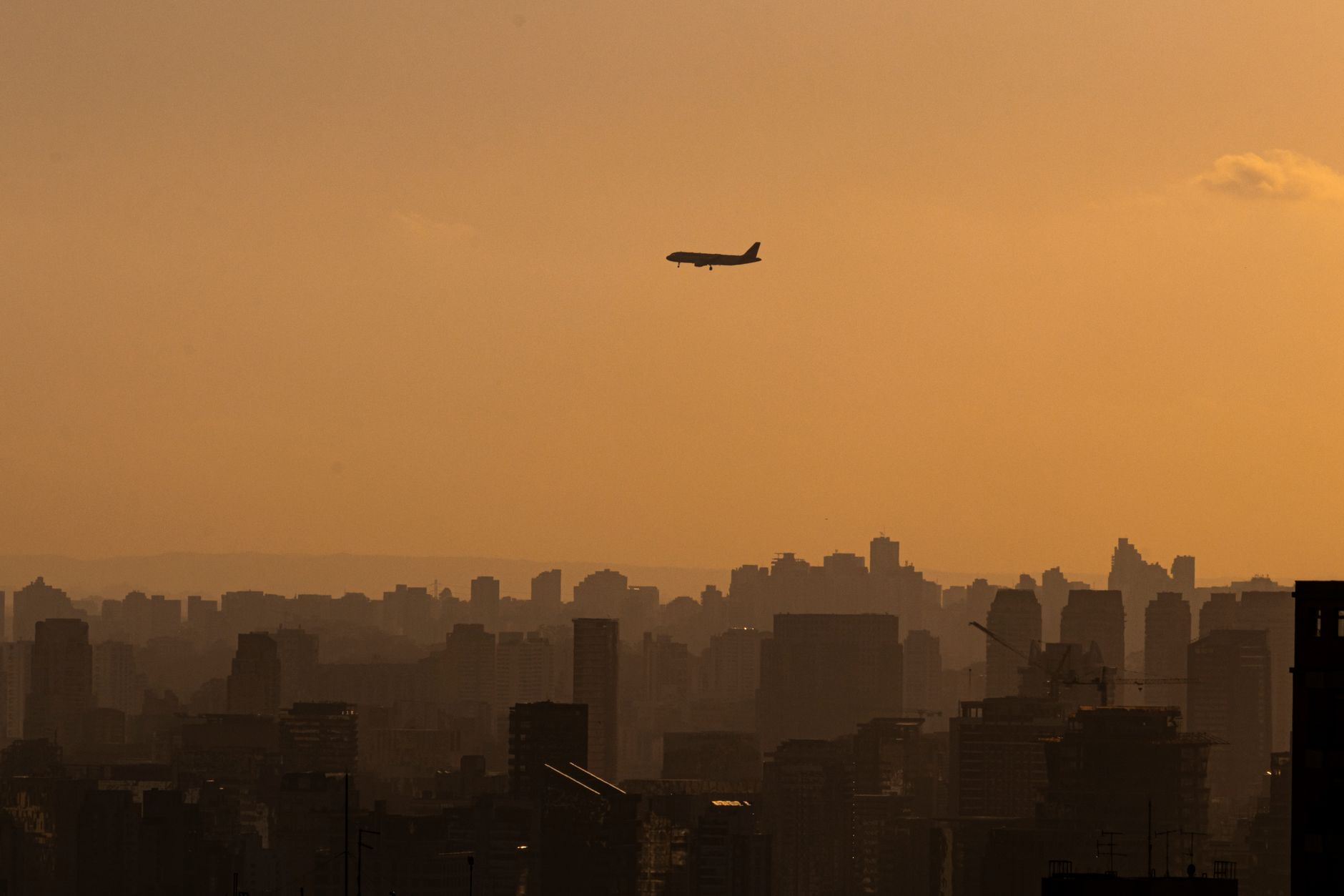Calor forte em São Paulo dá lugar a frio e chuva nos próximos dias