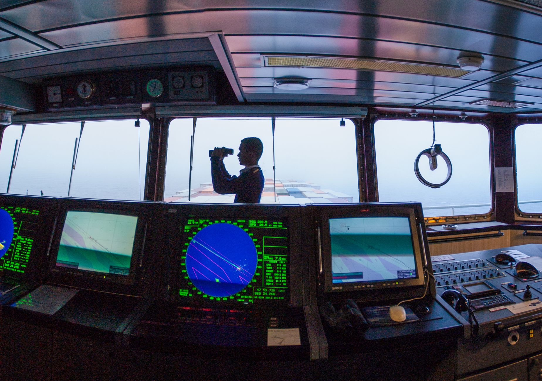 Dezesseis mulheres comandam navio histórico da Petrobras