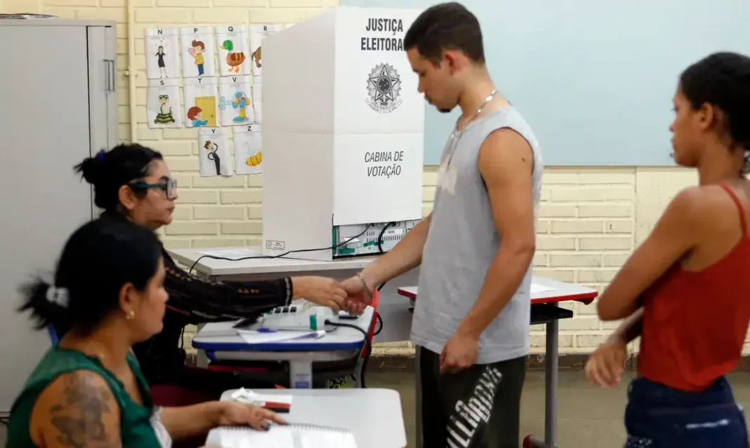 Eleitorado jovem encolhe 22% em 16 anos no país