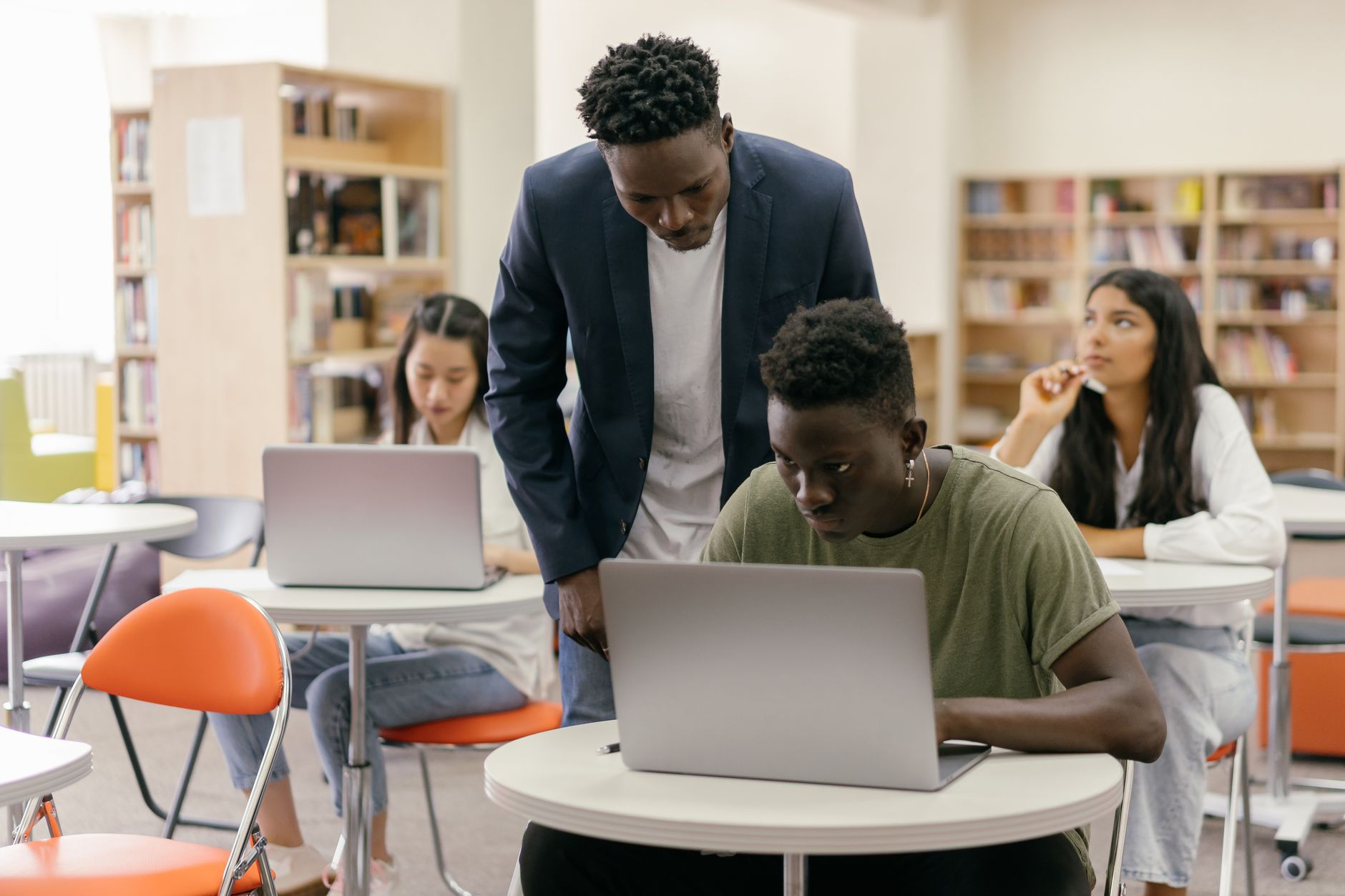 Salas de aula precisam de atualização constante para ciências e tecnologia