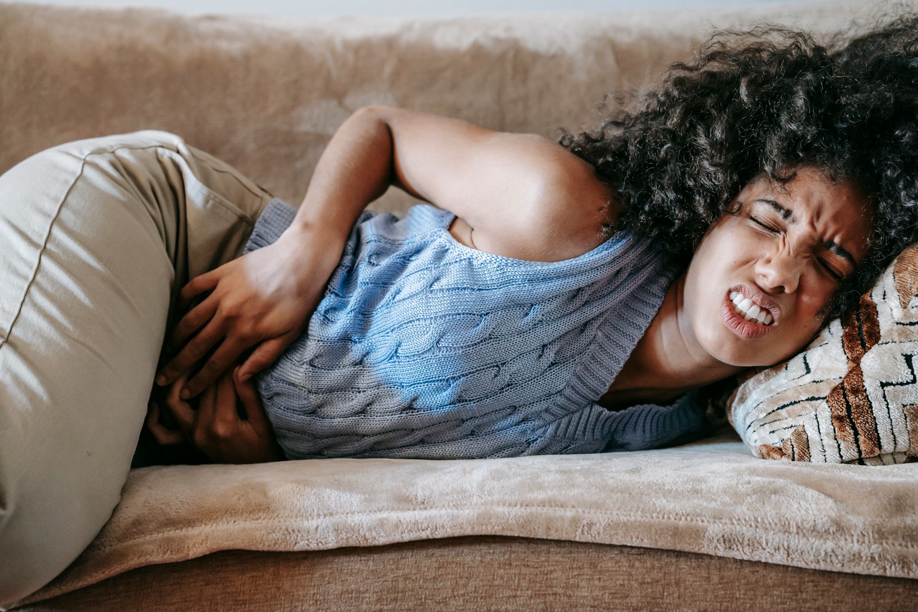 Entenda quando a cólica menstrual deixa de ser normal e exige cuidado