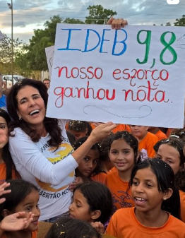 Escola apoiada por voluntário da cidade crava nota 9,8 no Ideb