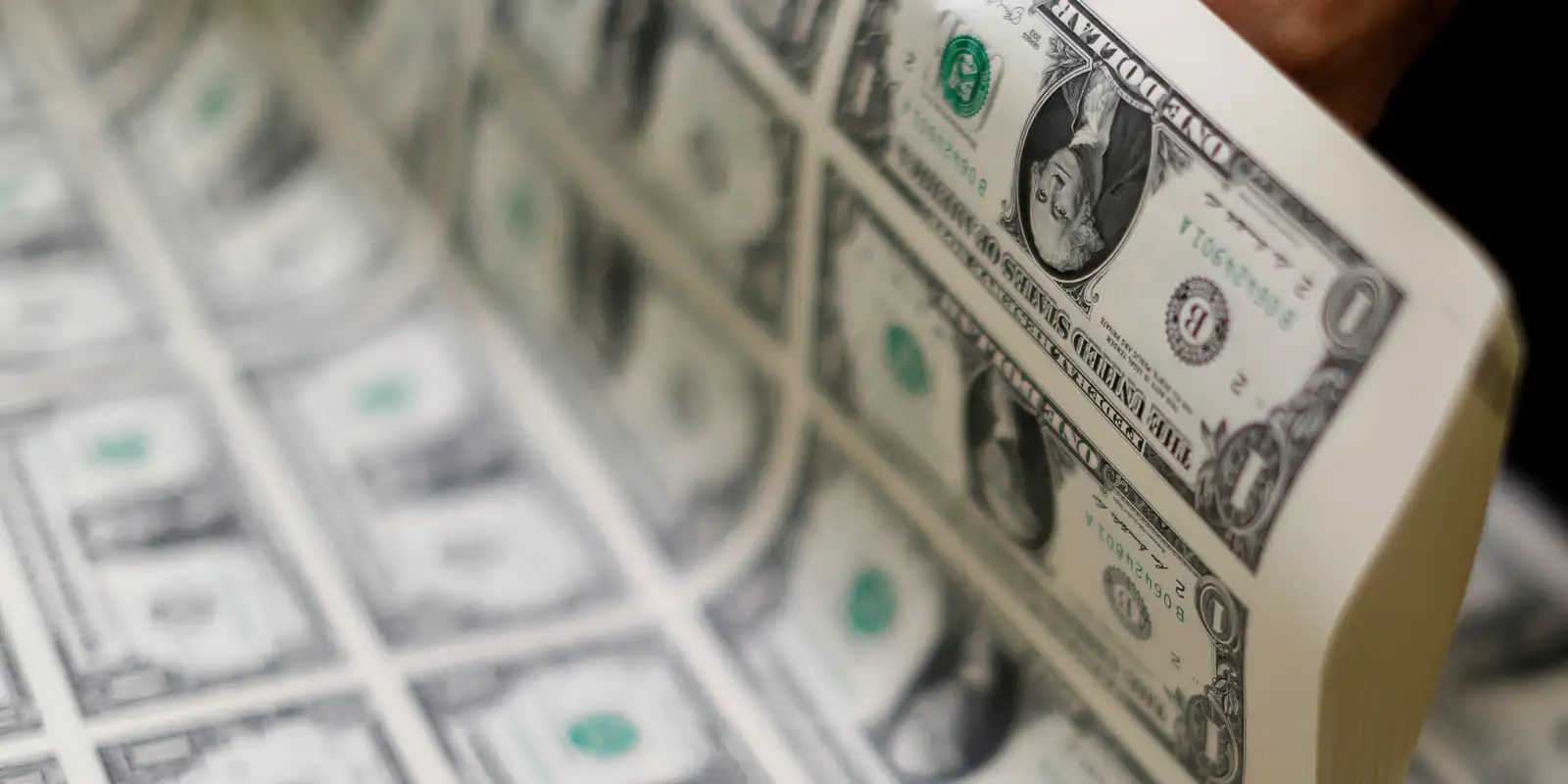 EUA cruzam a marca de US$ 40 trilhões em dívida e geram alerta global