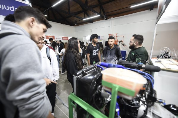 Feira do Estudante em Guarulhos traz 1,5 mil vagas e tecnologia