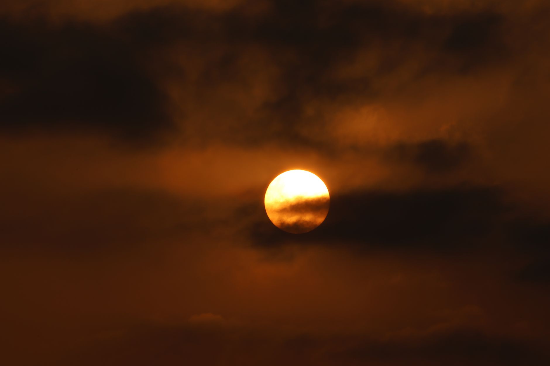 Guarulhos começa o domingo com neblina e termina com calor de 29 graus