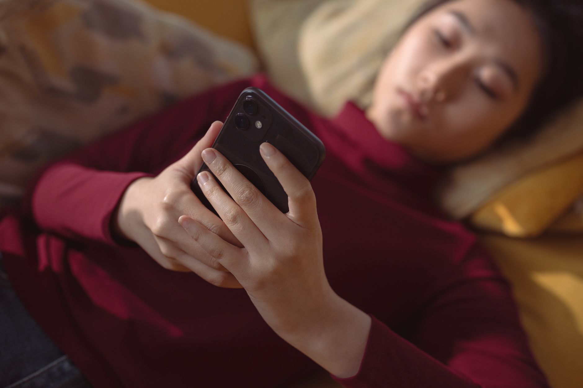 Celular na mão e aposta rolando: o perigo das bets entre jovens