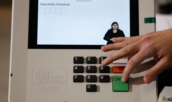 Largada eleitoral: campanha nas ruas e na internet começa no país
