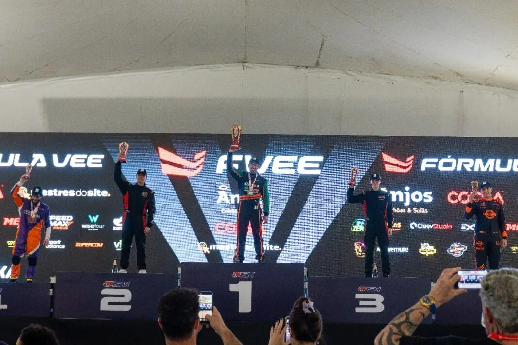Levi Simões venceu as duas provas da etapa de Interlagos