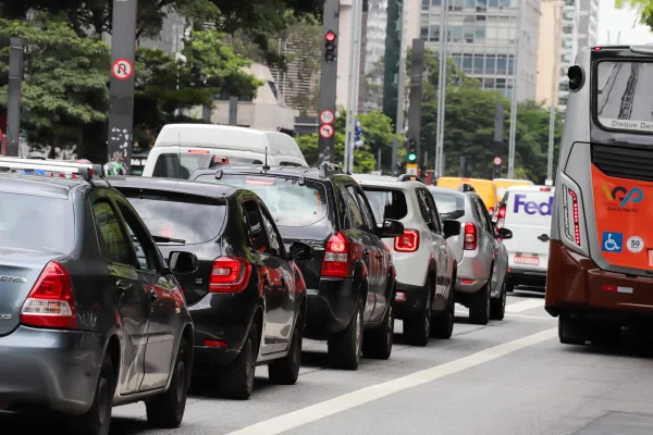 Licenciamento de veículos com placas 5 e 6 vai até 30 de setembro