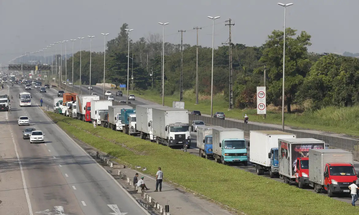 Nova Lei do Frete vira regra permanente e derruba anistia