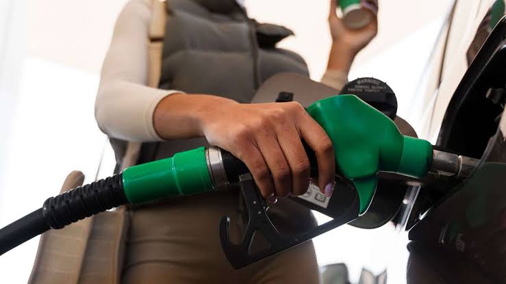 Petróleo internacional em alta faz governo aplicar multas pesadas