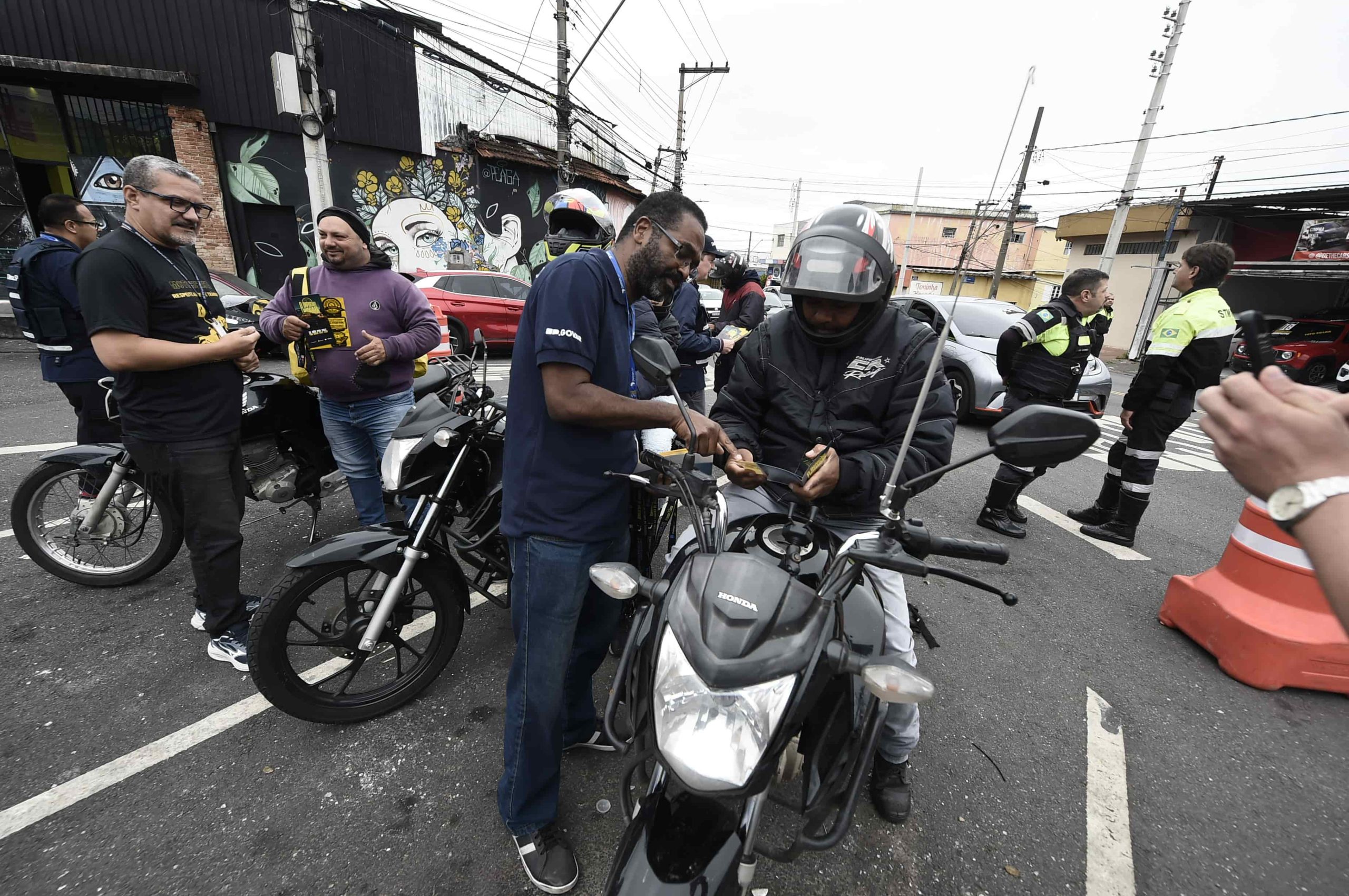 Óculos simuladores e blitz: veja a programação pela vida no trânsito