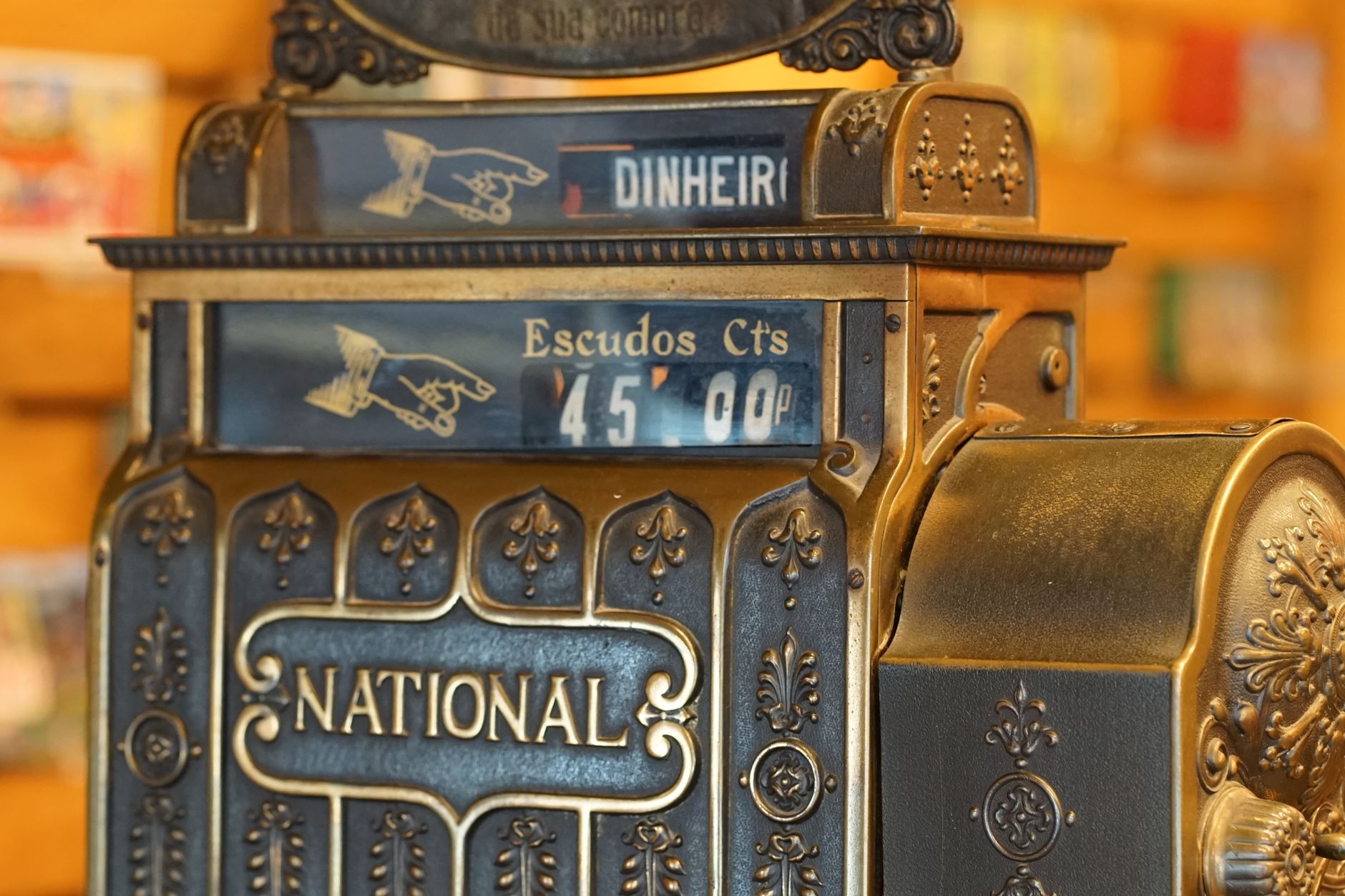 Quanto rendem dez mil reais na renda fixa e na bolsa de valores