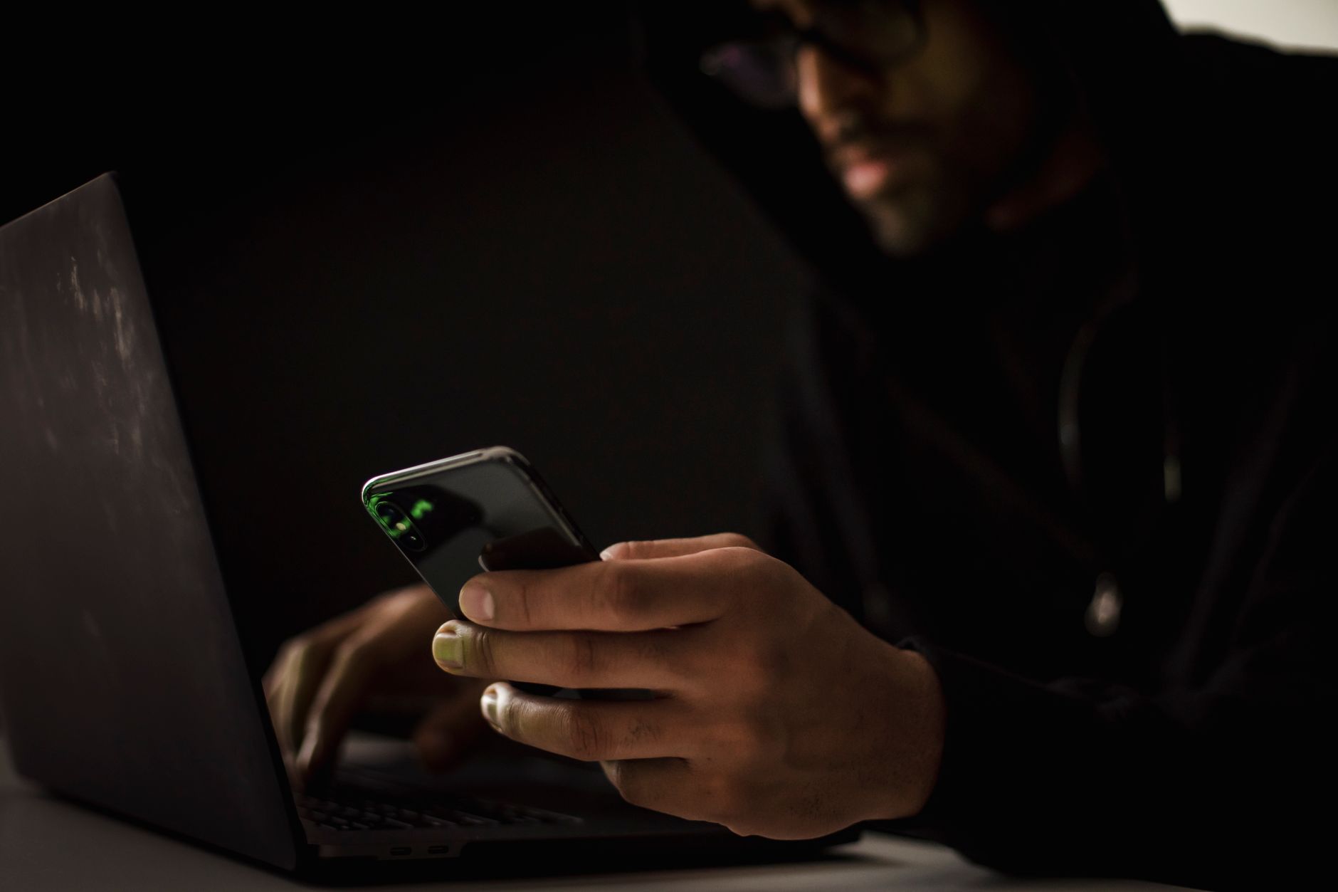 Quase setecentos sites suspeitos de apostas acendem alerta digital no país