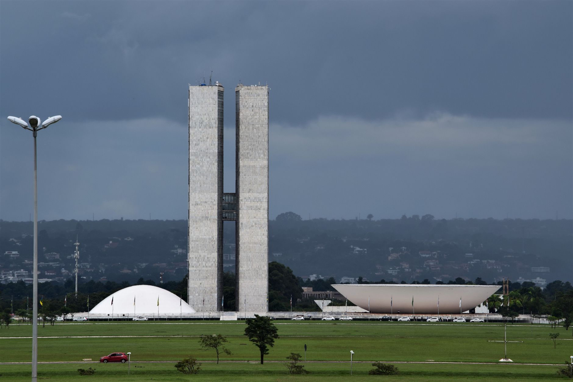 Bolsa de valores e reservas bilionárias entram no radar nacional