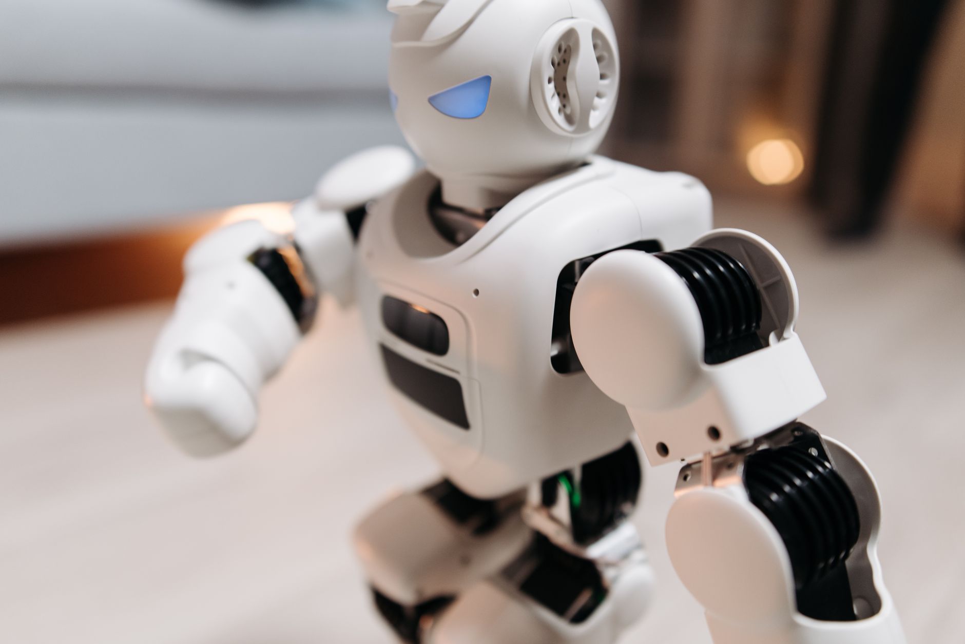 Robôs humanoides já cuidam das tarefas de casa com inteligência artificial