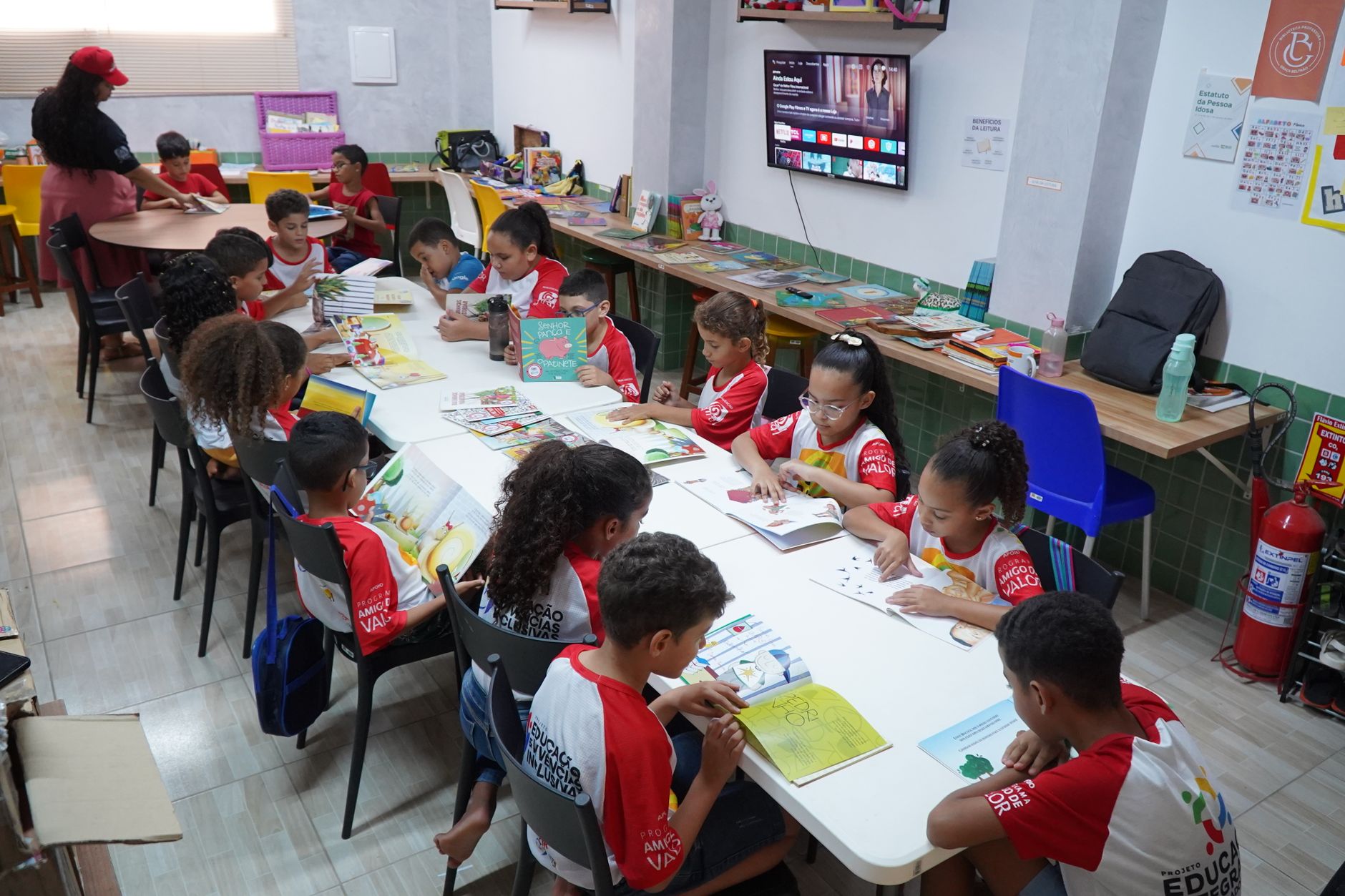 Sábado de livros, quadra cheia e muita emoção nas escolas