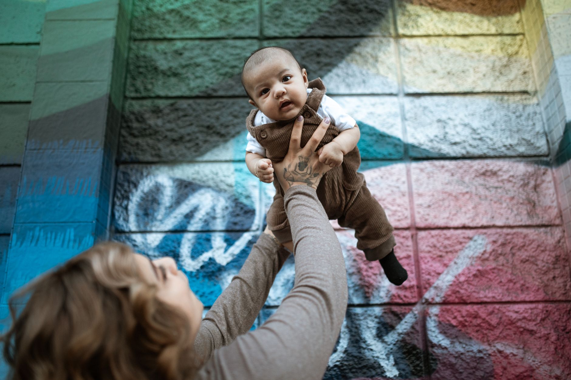 Seis meses em casa com o bebê podem virar regra para toda mãe brasileira