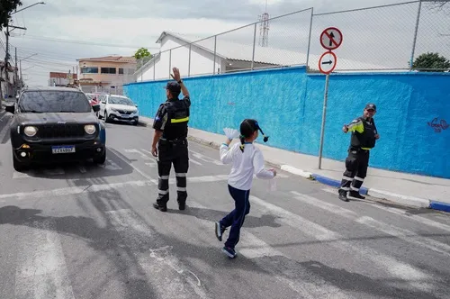 Semob reforça orientação de trânsito no entorno de escolas de Guarulhos