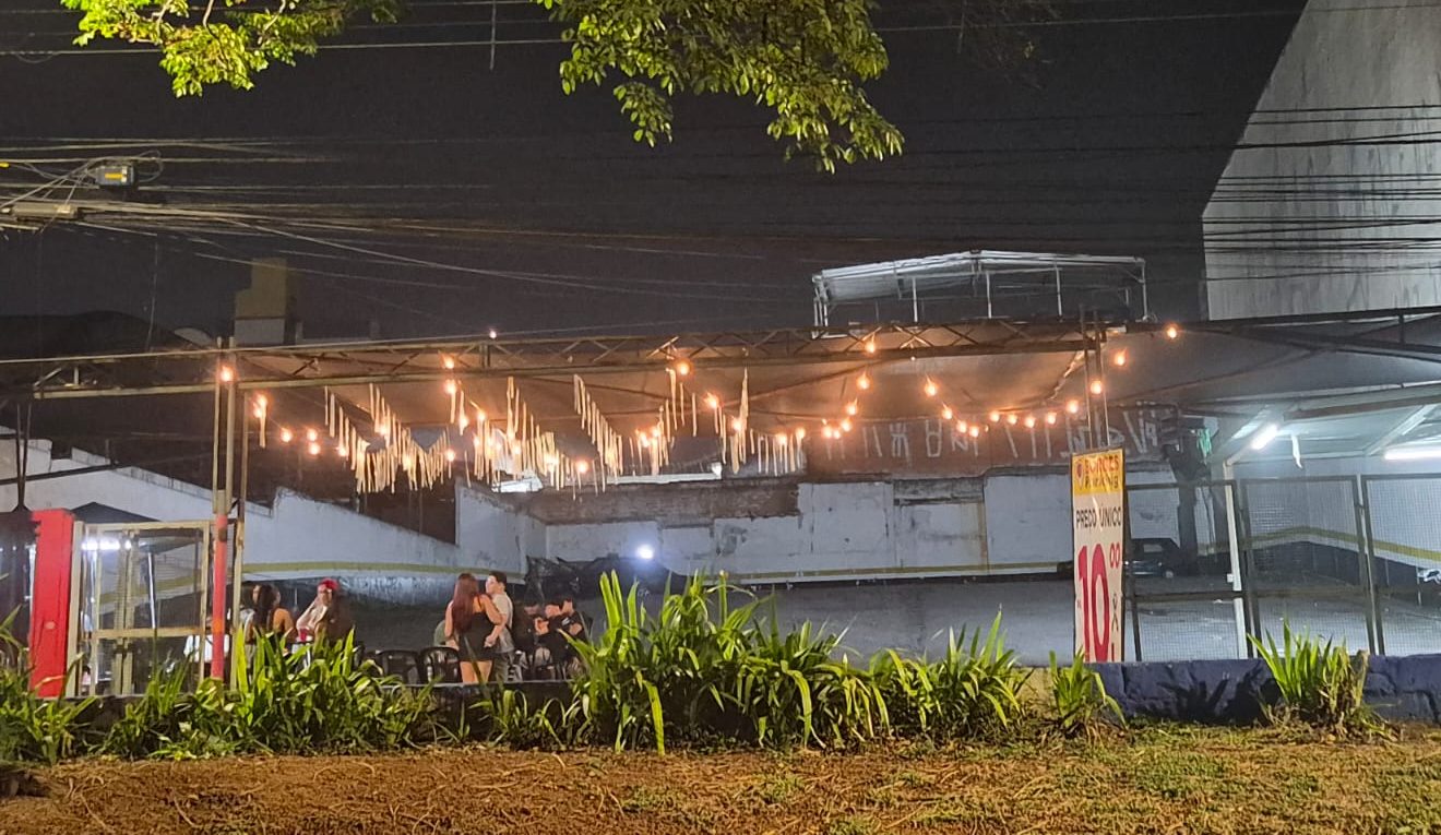 Som alto em estacionamento tira o sono de moradores no Centro