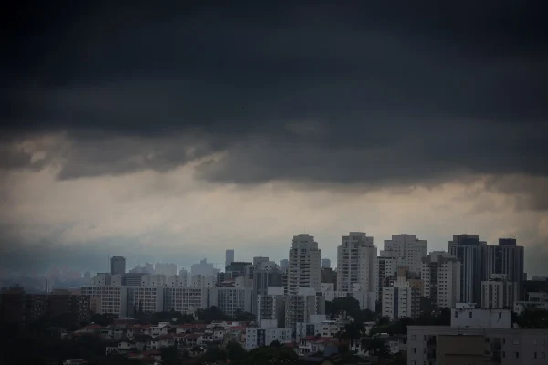 Temporal no Estado ativa dezenas de alertas da Defesa Civil