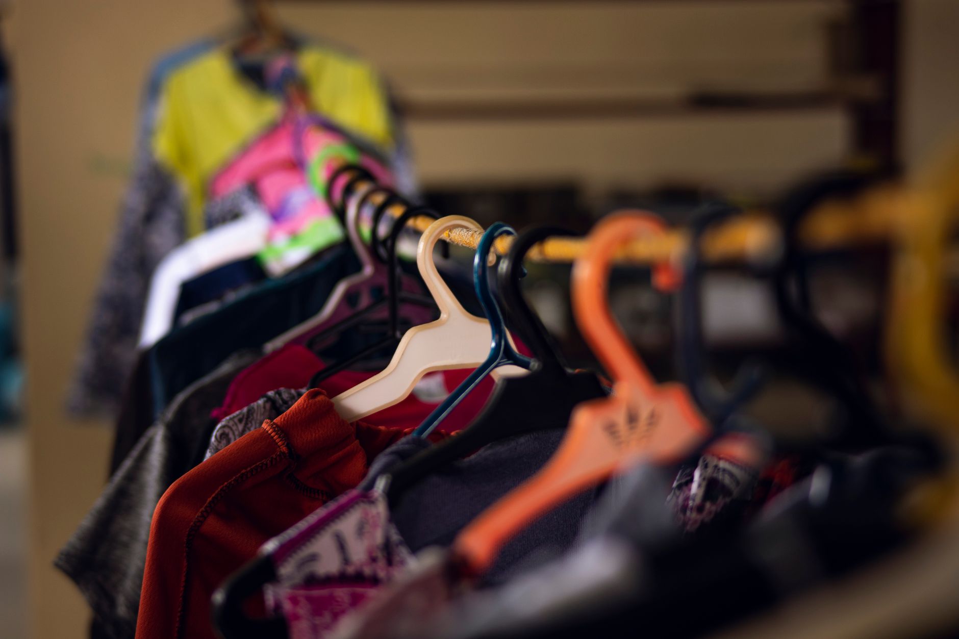 Roupa nova chegando para quem mais precisa nos bairros
