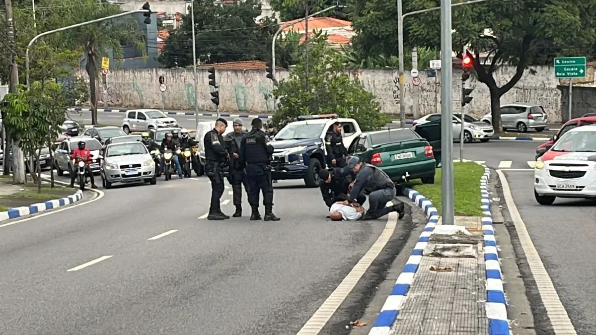 Abordagem registrada por testemunhas em Guarulhos